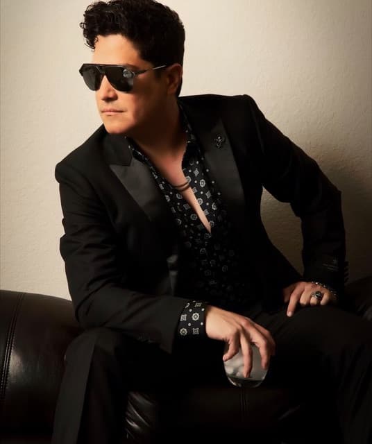 Frankie Negrón artist profile image