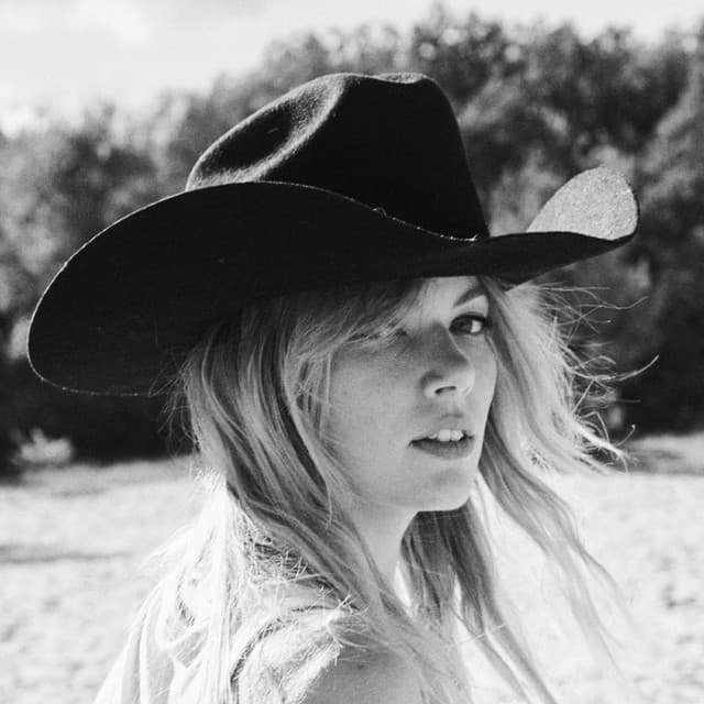 Hannah Mae artist profile image