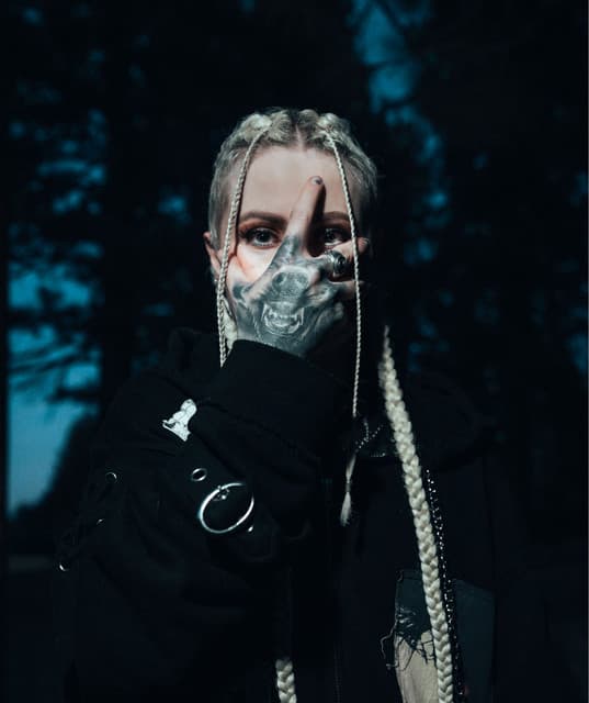 Whitney Peyton artist profile image