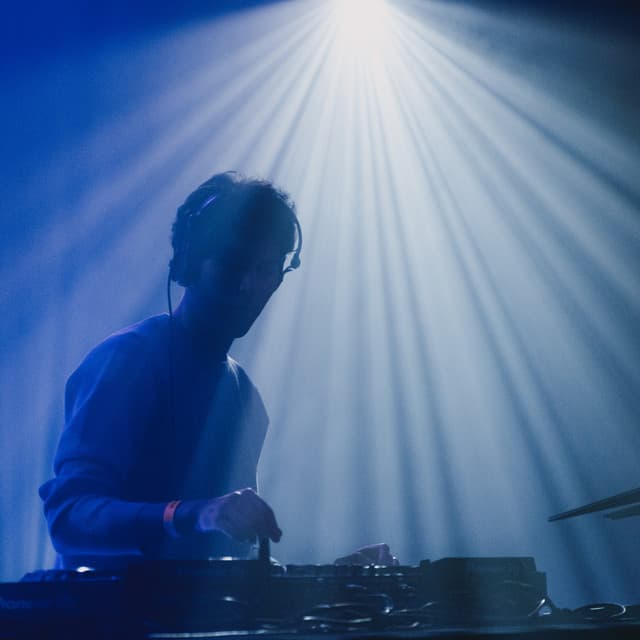 Tez Cadey artist profile image