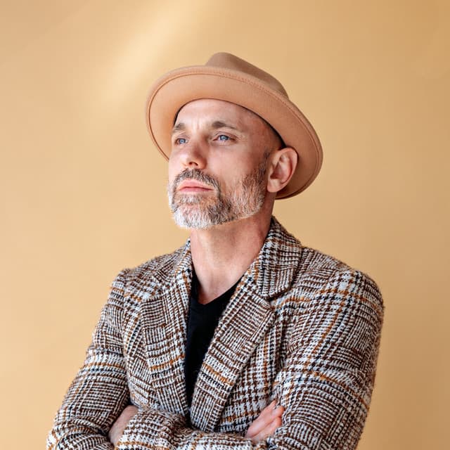 Kahn Morbee artist profile