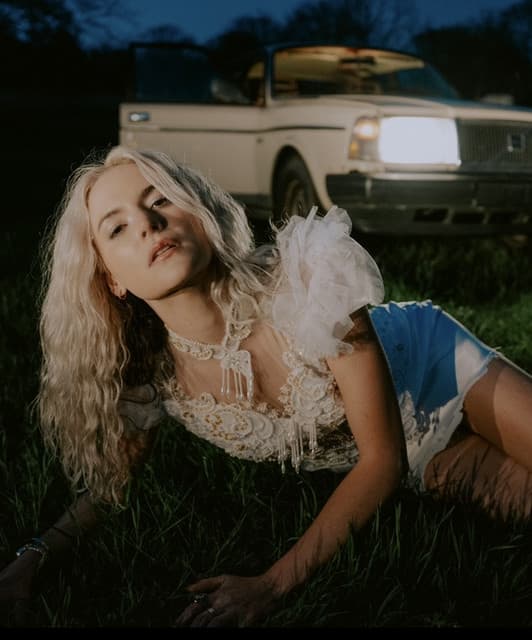 Felicity artist profile