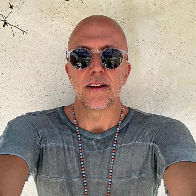 Lee Burridge artist profile image