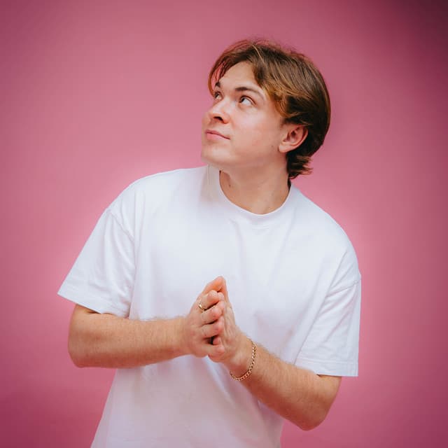 Elliot Schooling artist profile