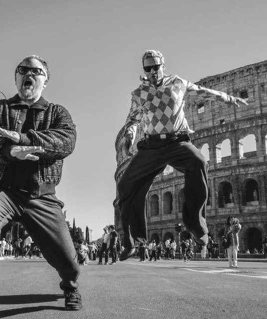 Los Amigos Invisibles artist profile image