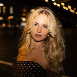 Claire Rosinkranz's artist profile image