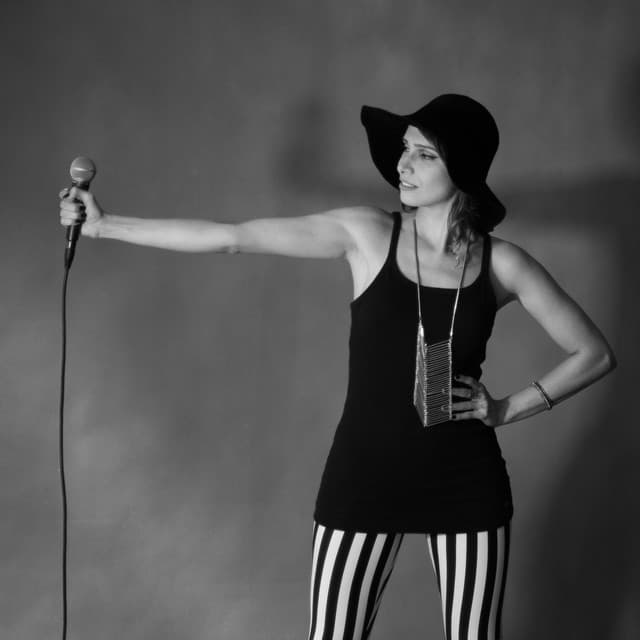 Marcela Mangabeira artist profile image