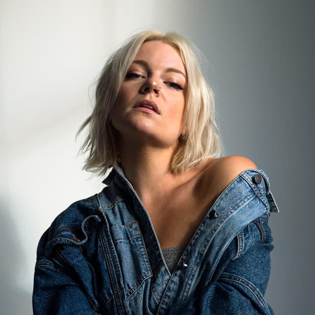 JESSIA artist profile image
