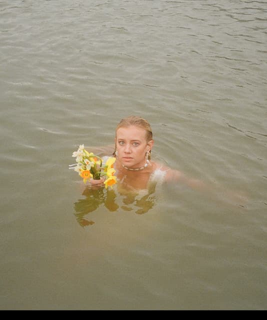 Clara Waidley artist profile image