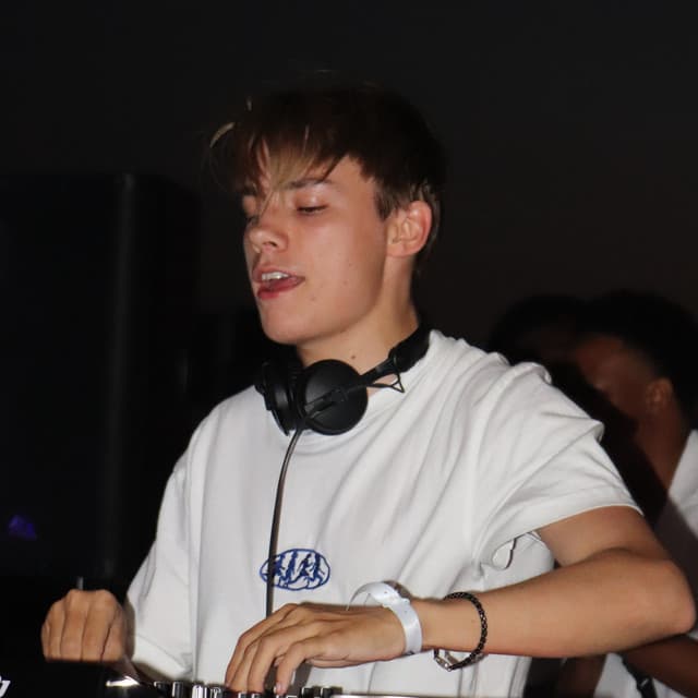 5am. artist profile image