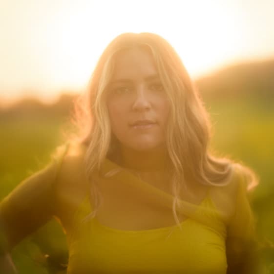 Leanna Crawford artist profile image