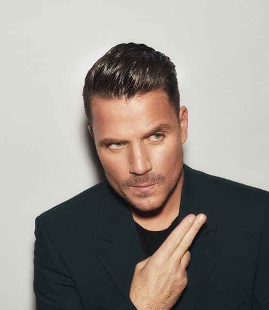 Dani Martín artist profile image
