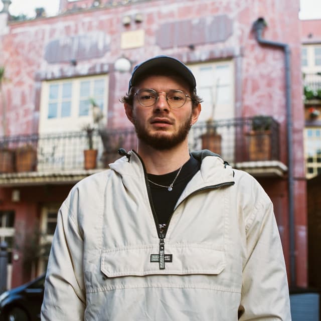 Mom Tudie artist profile image