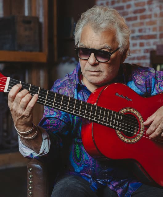 Nicolas Reyes artist profile image