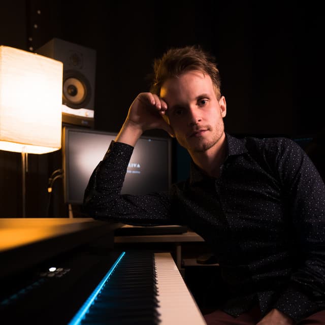 Tomas Oliva artist profile image