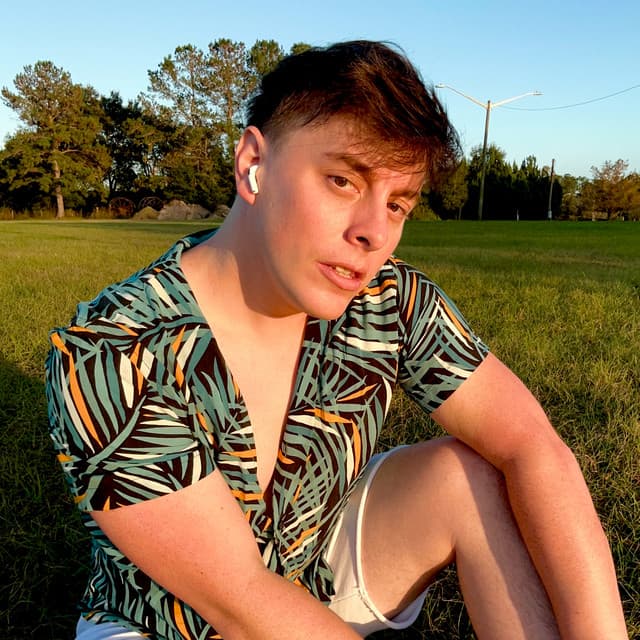 Thomas Sanders artist profile image
