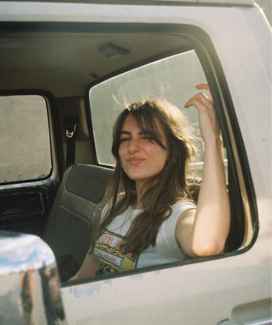 Elle Coves artist profile image