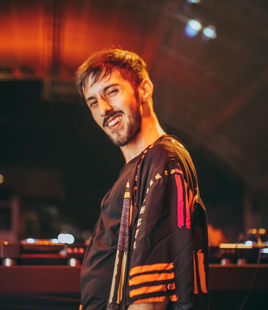 Jean Bacarreza artist profile image