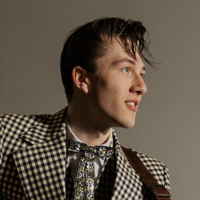 Jake Vaadeland artist profile image