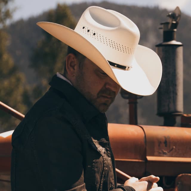 Justin Moore's artist profile image