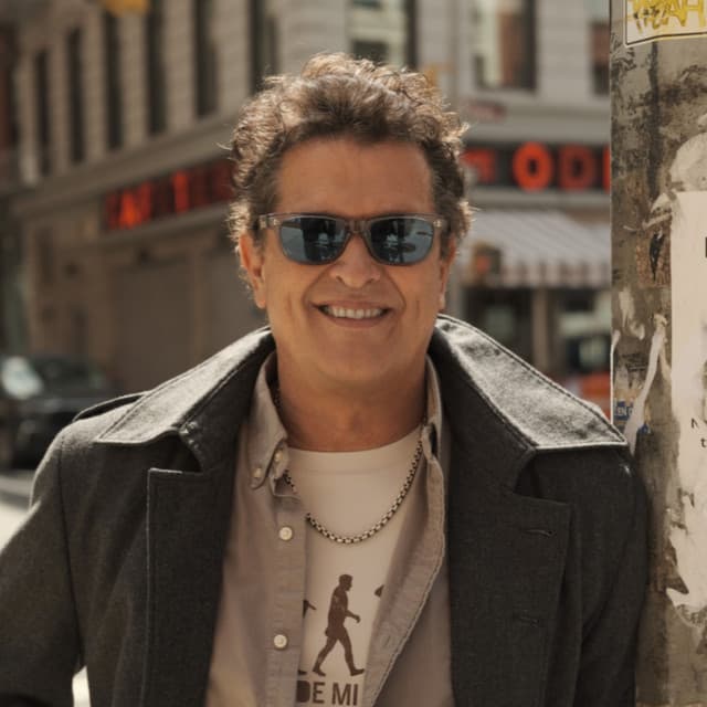 Carlos Vives artist profile image
