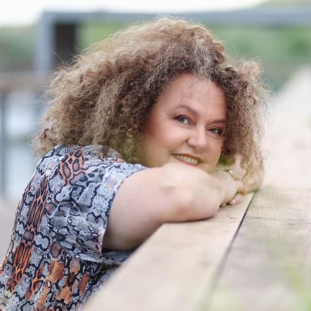 Lea Shabat artist profile image