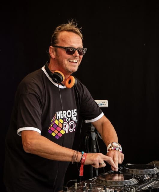 Woody van Eyden artist profile image