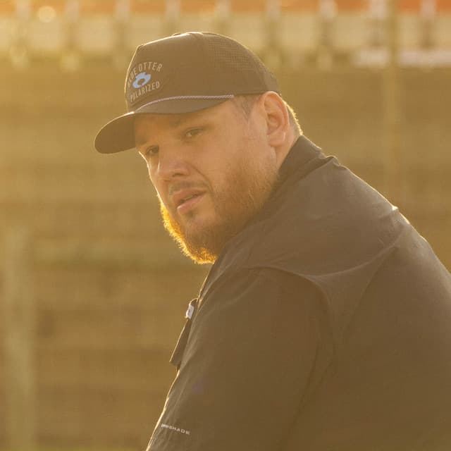 Luke Combs's artist profile image