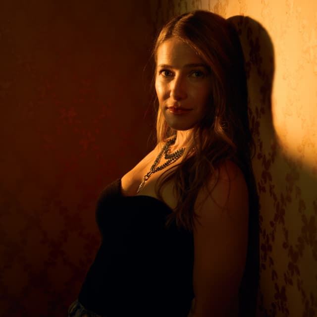 Caroline Jones's artist profile image