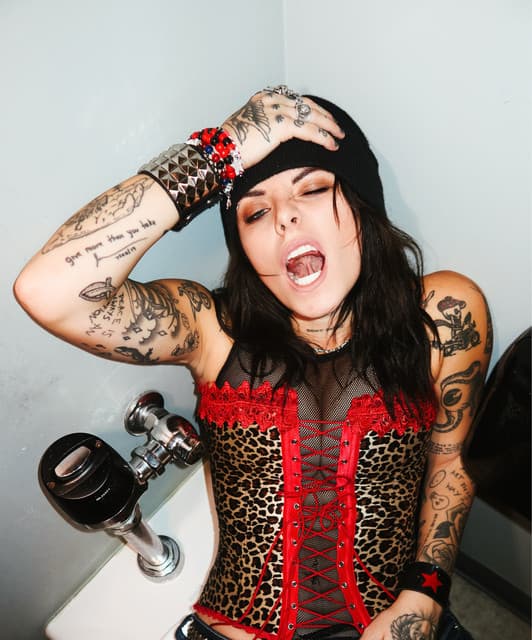 Lauren Sanderson artist profile image