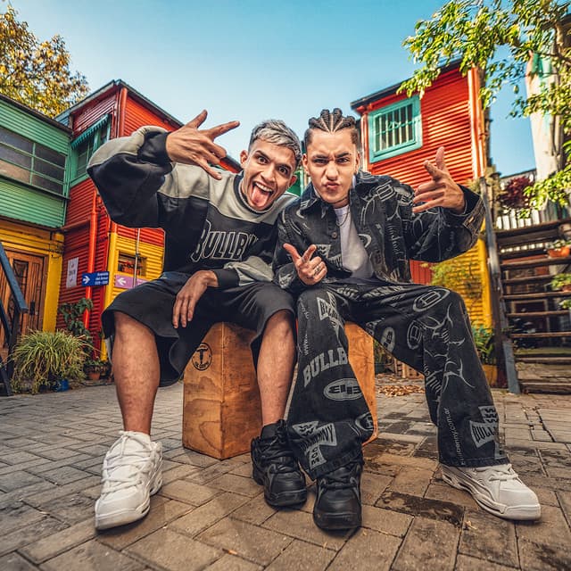 Roze Oficial artist profile image