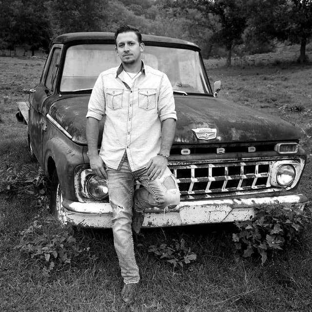 Destin Bennett artist profile image