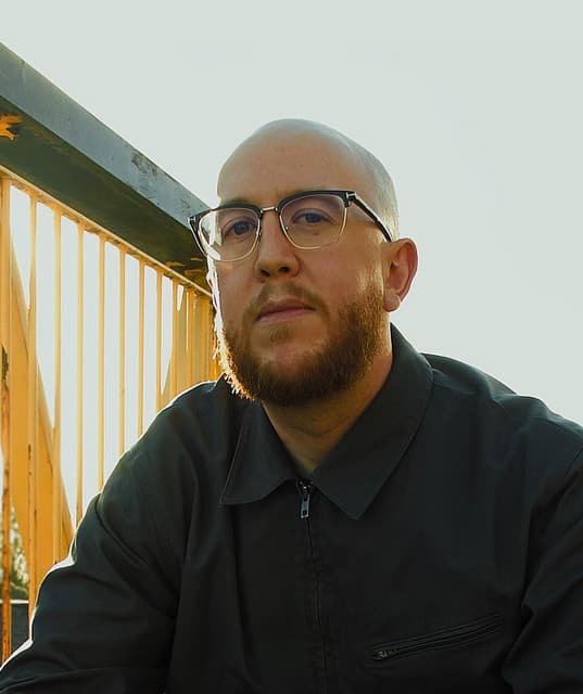 Tom Ferry profile
