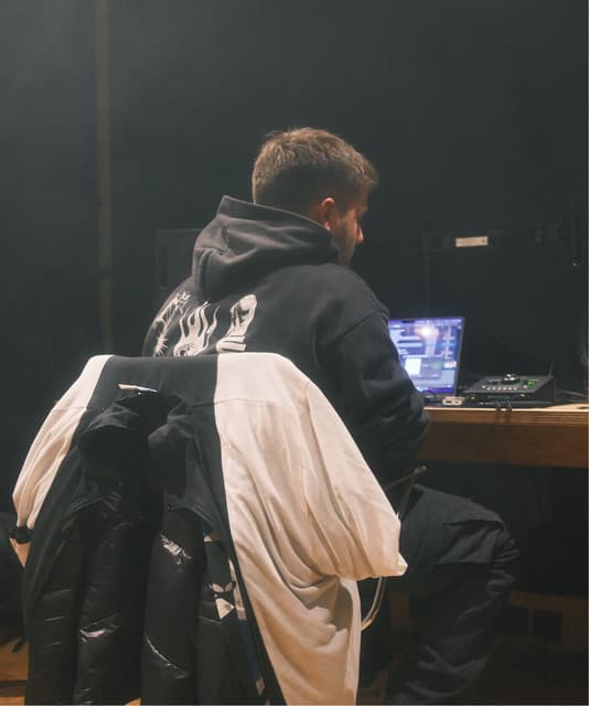 Ash Levi profile
