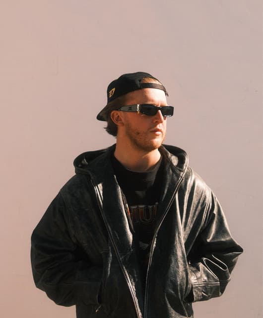 Max Dean artist profile image