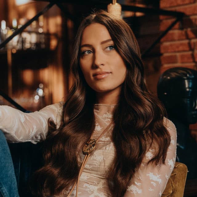 Hannah McFarland artist profile image