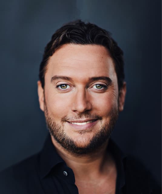 Tino Martin artist profile image