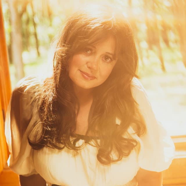 Emily Scott Robinson's artist profile image