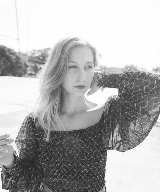 Betsy Phillips artist profile image