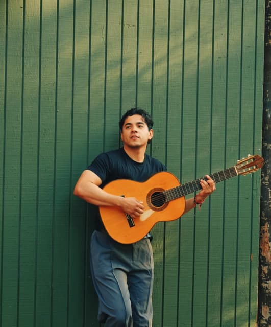 Edgar Alejandro artist profile