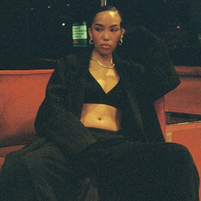 Olivia Escuyos artist profile image