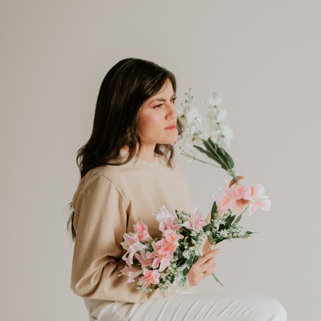 Ana Bolivar artist profile image