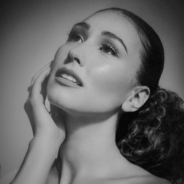 Loren Allred artist profile