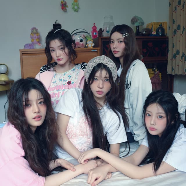 ILLIT artist profile image