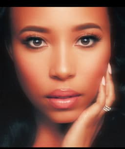 Coline Creuzot's artist profile image