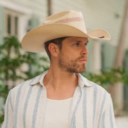 Dustin Lynch's artist profile image