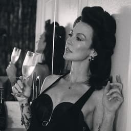 Amanda Shires's artist profile image