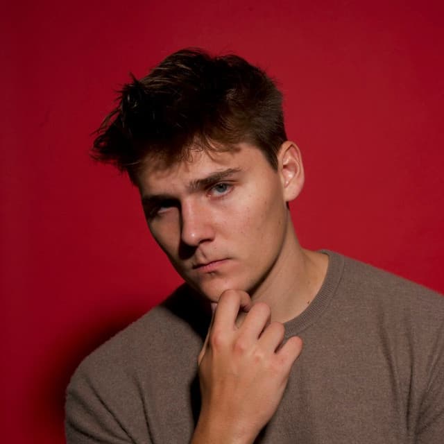 Alex Ernst artist profile image
