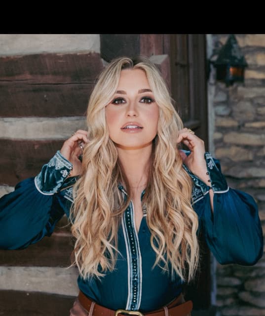 Erin Kinsey artist profile