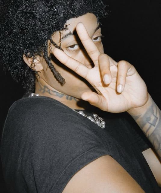 Zelly Ocho artist profile image